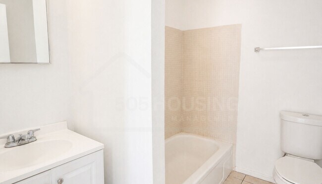 Building Photo - Practical 2-Bedroom Living in Northeast Albuquerque