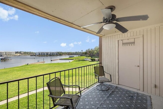 Building Photo - 15575 Marina Dr