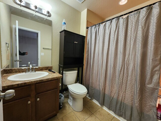 Building Photo - 3 Bed 3 bath house in Spring Creek Traditional Neighborhood!