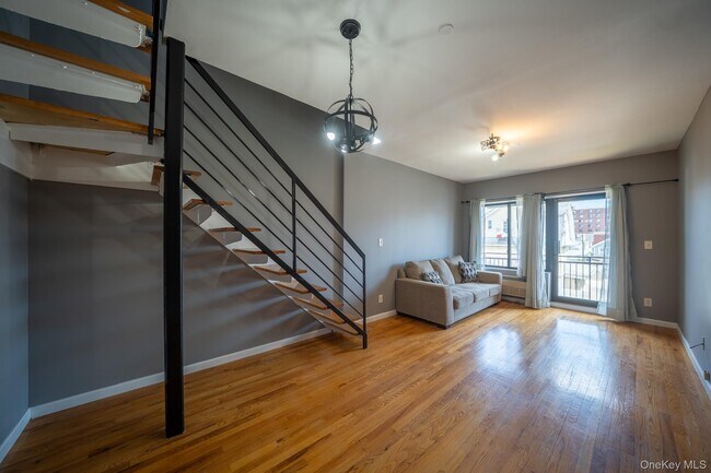 Building Photo - 175-24-17589 89th Ave