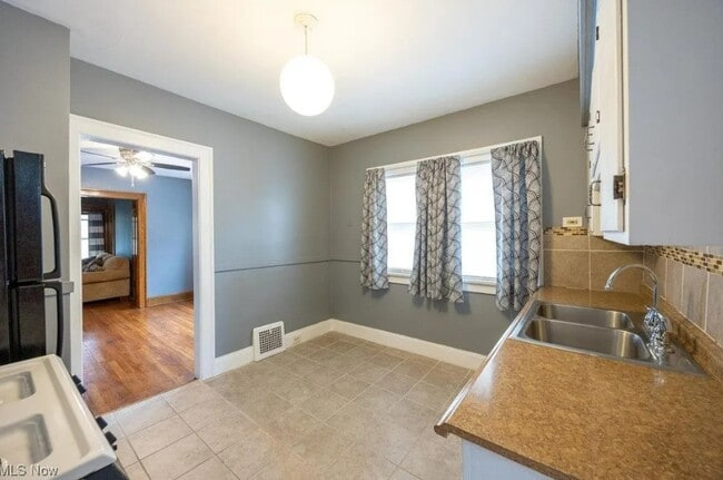 Building Photo - 2100 Wascana Ave
