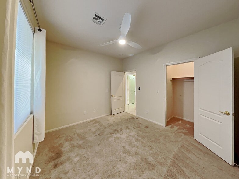 Building Photo - 2728 La Porte Ct