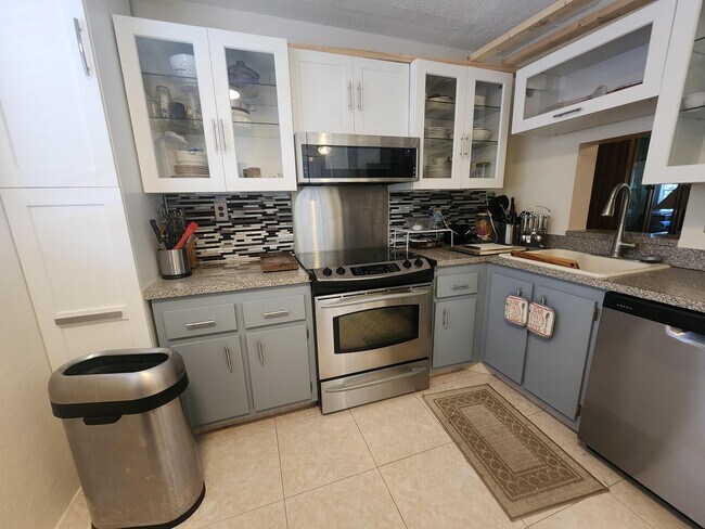 Building Photo - 3959 Via Poinciana