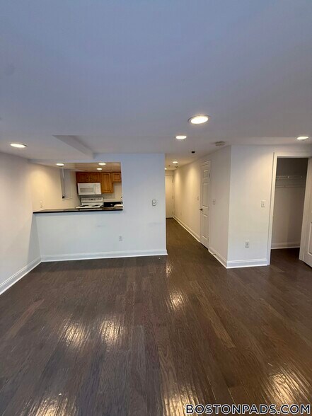 Building Photo - 111 Queensberry St