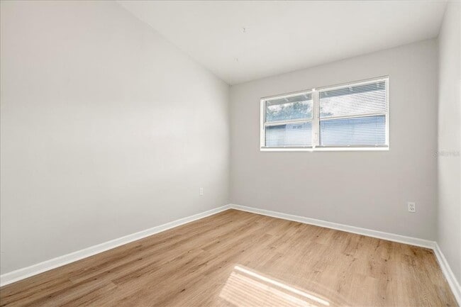 Building Photo - 1104 W Hillcrest Dr