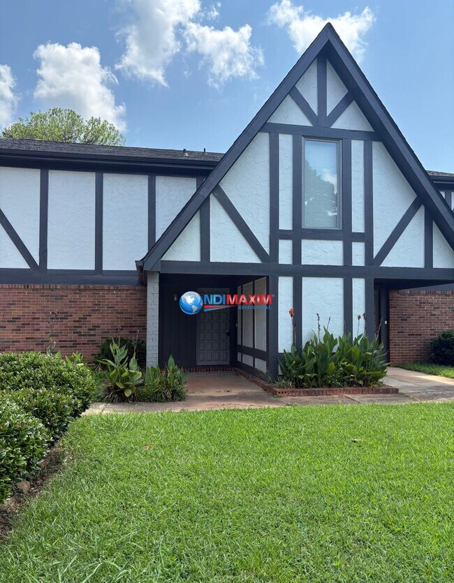 Building Photo - 1750 Wesley Way NW