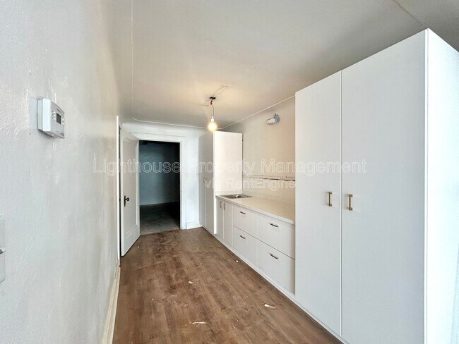 Building Photo - 1147 3rd St