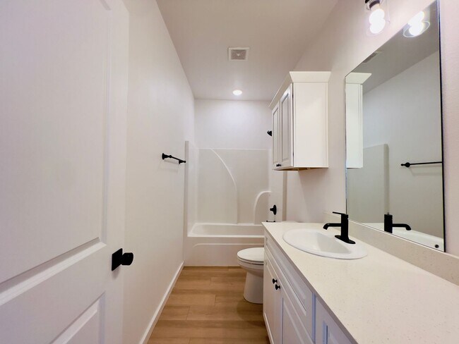 Building Photo - PRE-LEASING FOR A JULY MOVE-IN: Spacious 3-Bedroom Townhouse Near Texas Tech