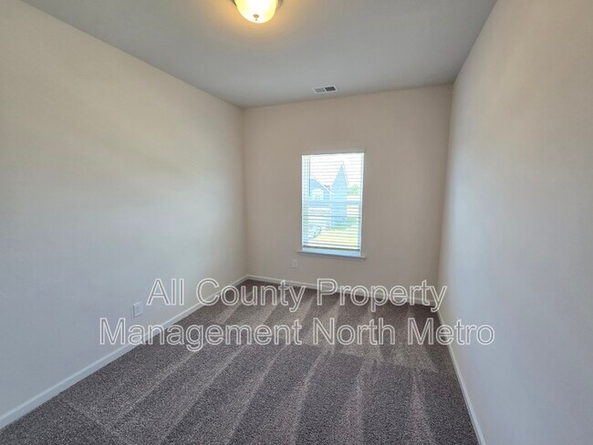 Building Photo - 519 Ozark Ln