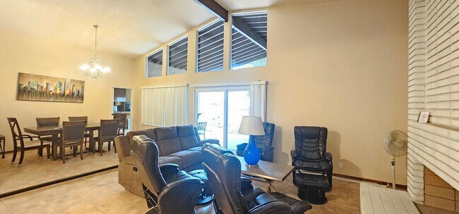 Building Photo - 818 Sherri St