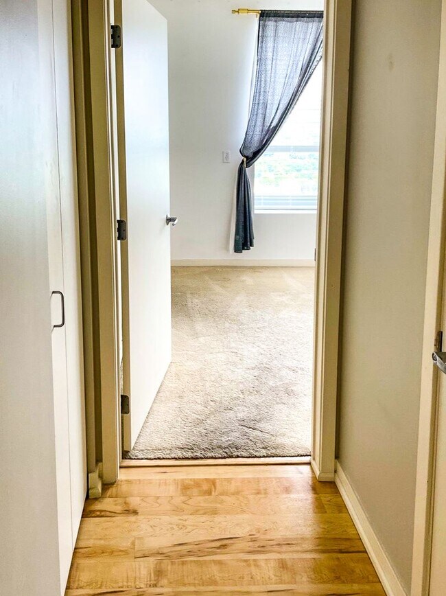 Building Photo - 21st Floor Corner Unit | Downtown Luxury Living w/ Balcony, Parking & Amenities
