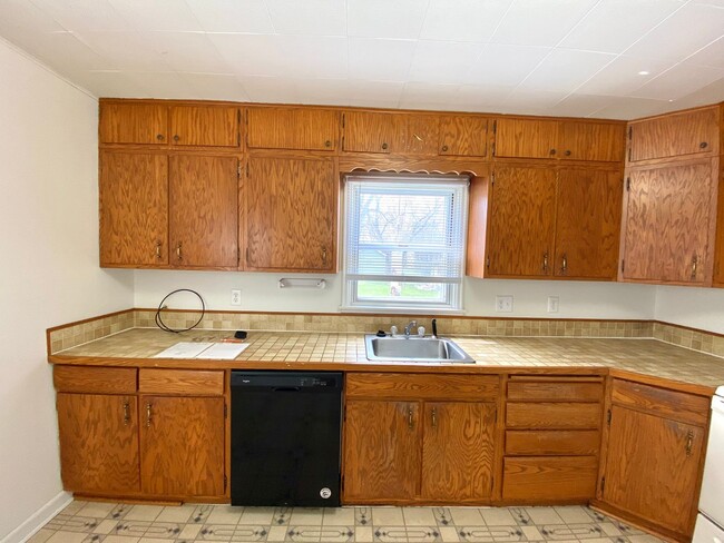 Building Photo - 3 Bedroom Near NDSU!!