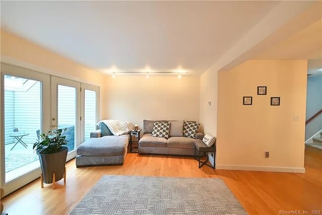 Living Room - 95 Country Pl