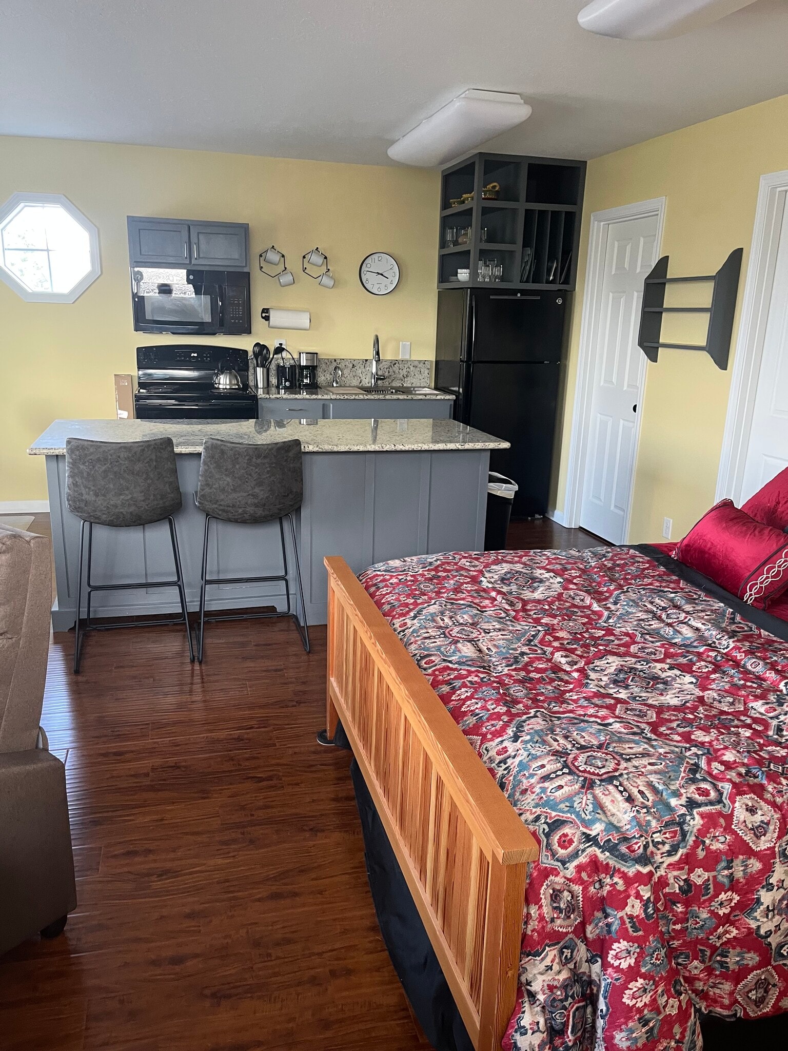 Kitchen island seating - 4824 San Francisco Dr NE