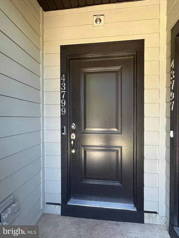 Building Photo - 43799 Middleway Ter