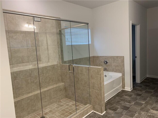 Building Photo - 430 Broadmoor Dr