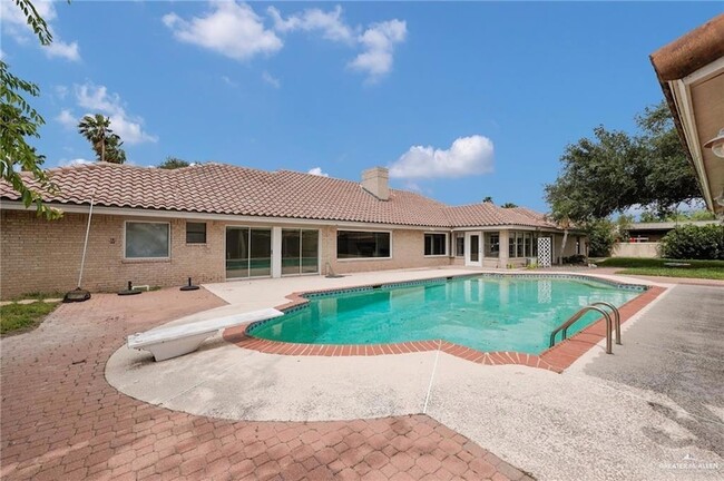 Building Photo - 9812 Las-Palmas Dr