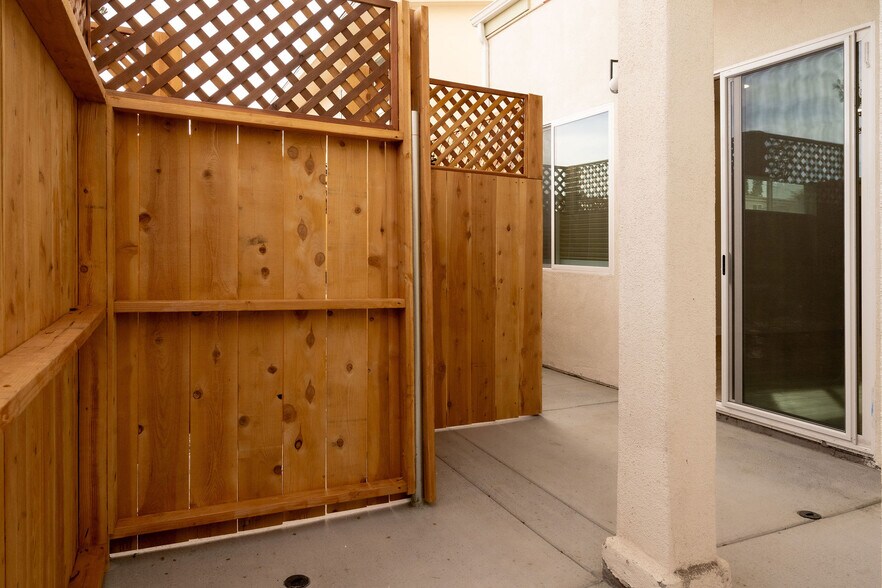 Private patio space - 4772 Bancroft St