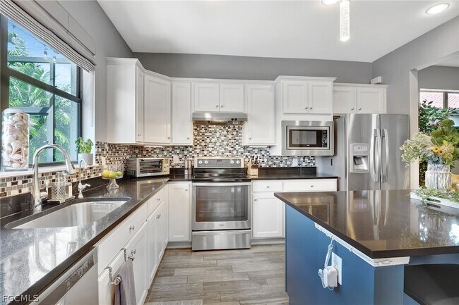 Building Photo - 10908 Clarendon St