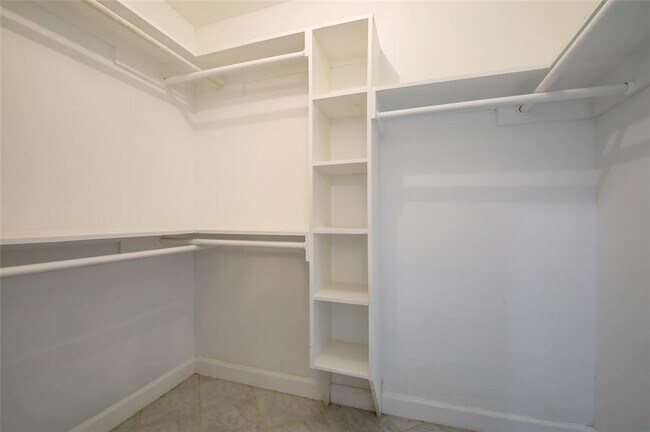 Building Photo - 15803 Pryor Dr