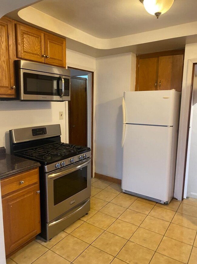 Building Photo - Charming 3-Bedroom Single-Family Home in Quiet Parma Neighborhood