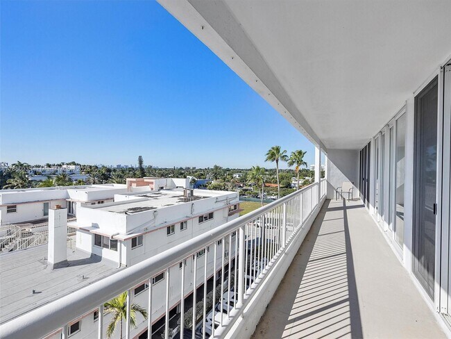 Building Photo - 9341 Collins Ave