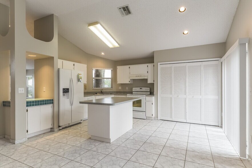 Building Photo - 8853 Parliament Ct