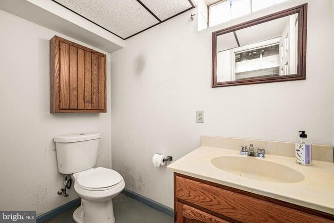 Building Photo - 401 Alderbrook Dr