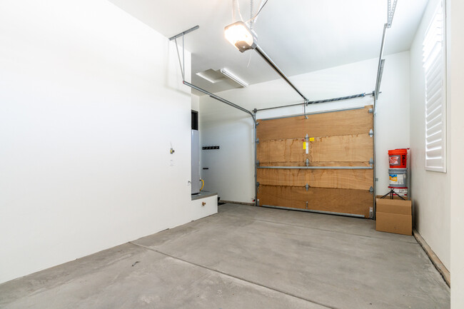 Building Photo - 2094 Two Wood Dr