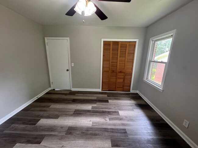Building Photo - Move in Special!!!! 3/1 Home with bonus room!