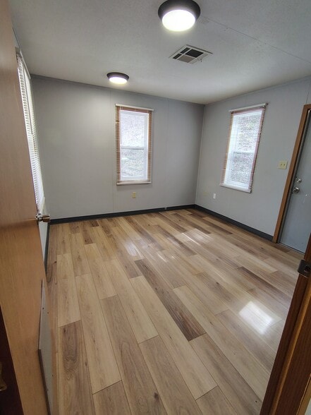 Building Photo - 375 Ester Spur Rd