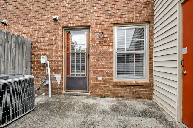 Building Photo - 321 Lakebrink Dr