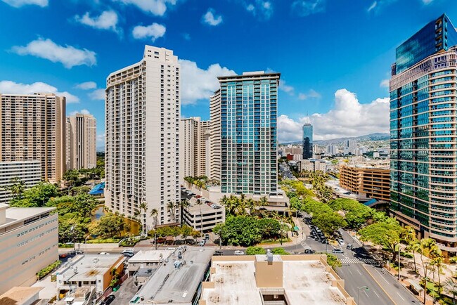 Building Photo - 1925 Kalakaua Ave