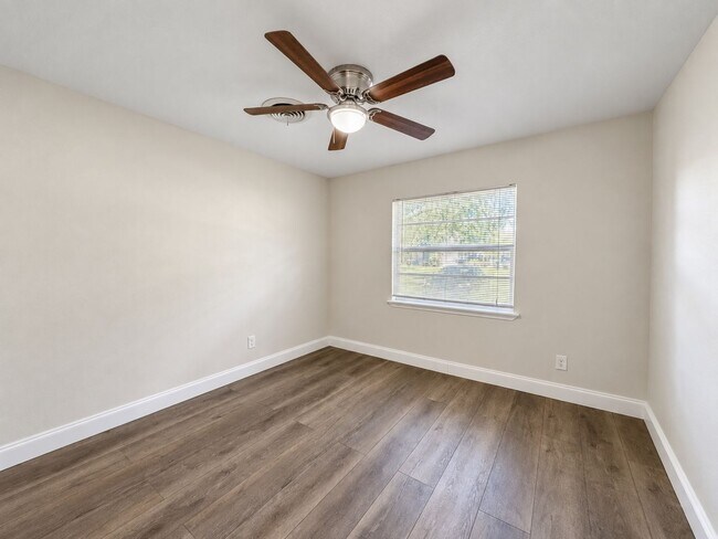 Building Photo - 401 Balfour Dr
