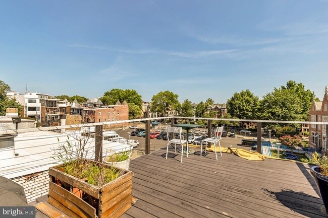 Building Photo - 1207 Girard St NW