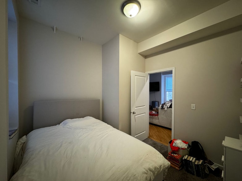 Building Photo - 2746 W Le Moyne St