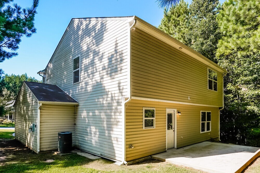 Building Photo - 2736 Manthorp Terrace
