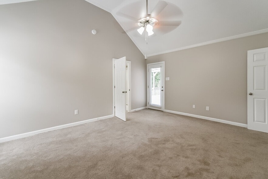 Building Photo - 4401 Okeechobee Dr