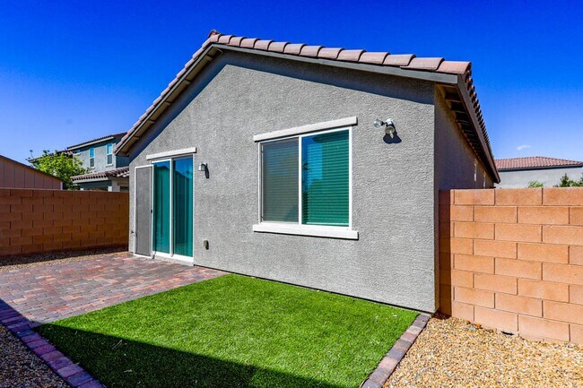 Building Photo - Beautiful 3 Bedroom Single Story West Vegas Home