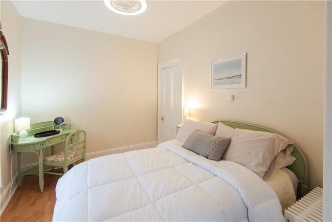 Building Photo - 6 Restmere Ter