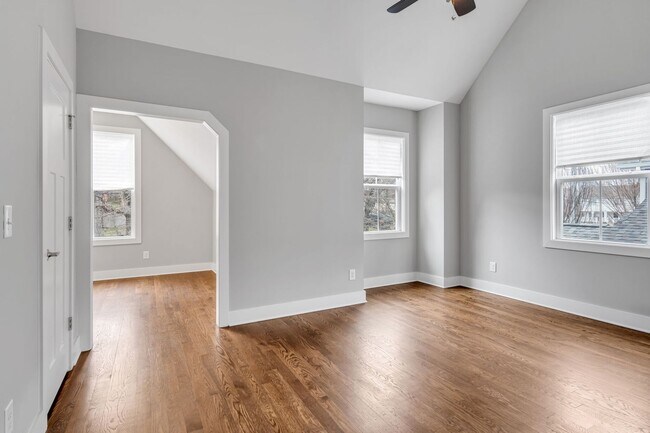 Building Photo - 4 BR, two-story rental with finished basement in WEHO!