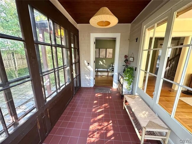 Building Photo - 608 Ackerman Ave