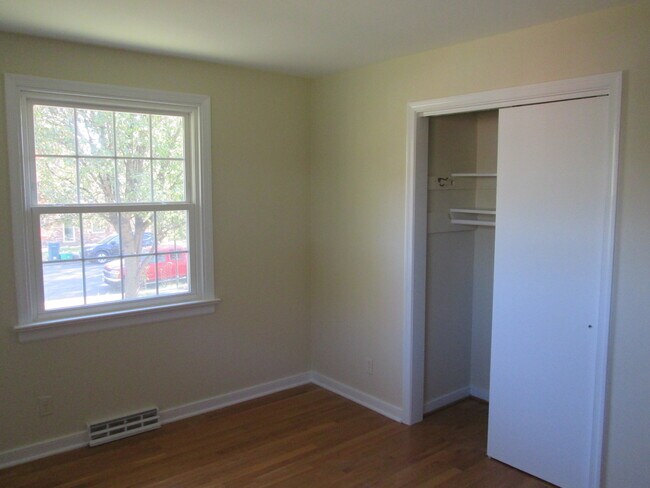 Building Photo - 3914 Longleaf Dr