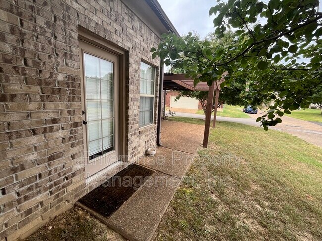 Building Photo - 6880 Lagrange Pines Rd