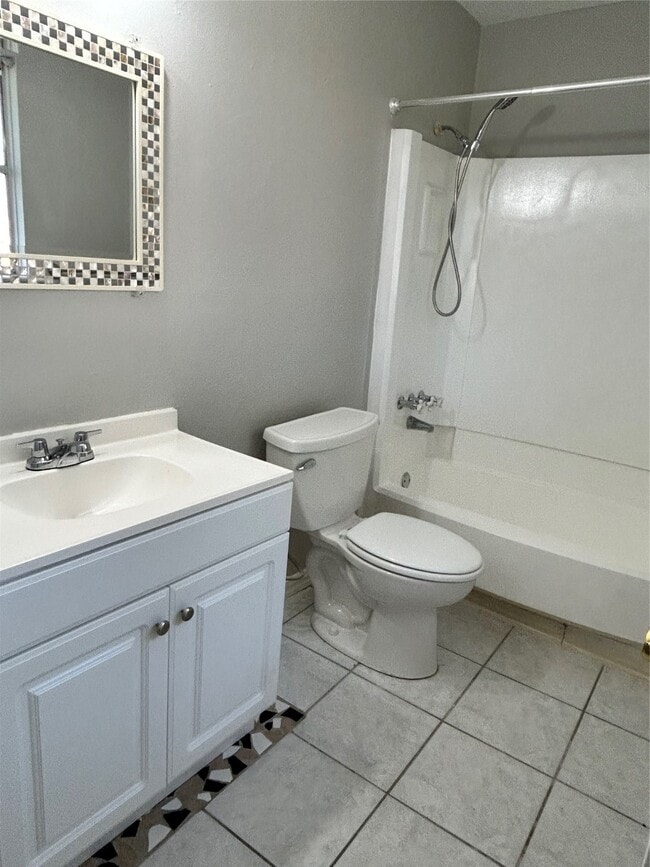 Building Photo - 607 La Riviera Cir
