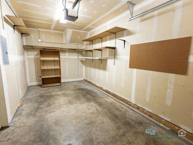 Building Photo - 5215 SE Pardee St