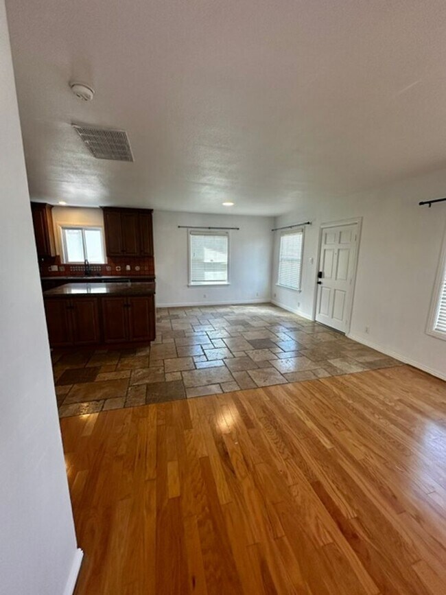 Building Photo - 436 S Seaward Ave