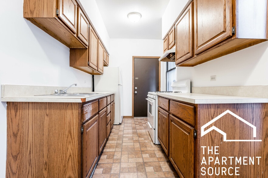 Building Photo - 629 W Melrose St