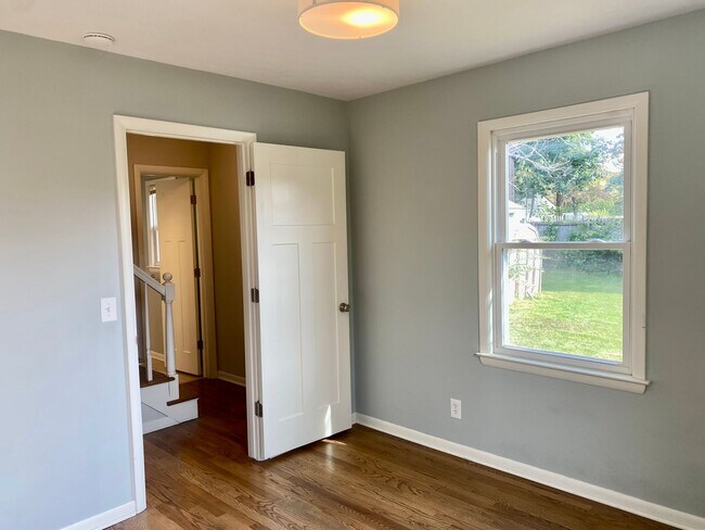 Building Photo - Cute Cape Cod in Forest Hills