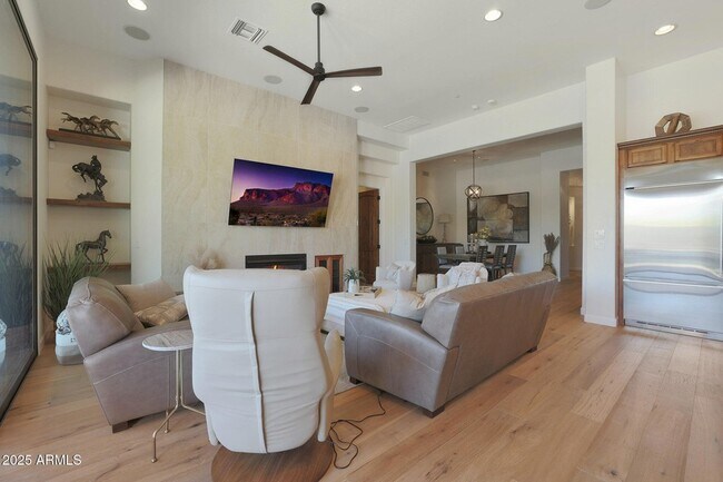 Building Photo - 9973 E Edgestone Dr